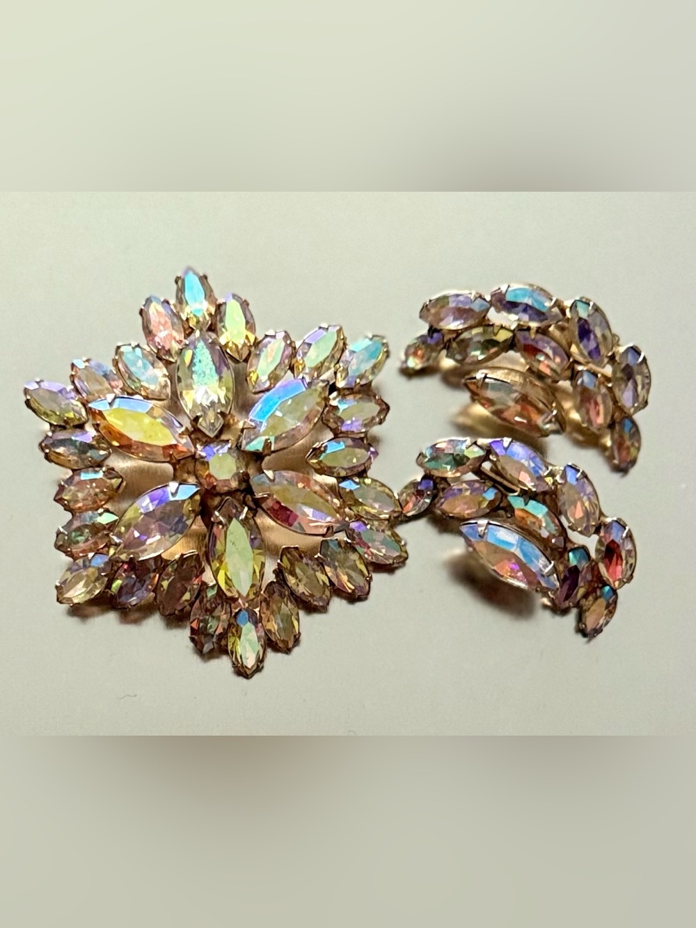 Vintage Juliana DE Aurora Borealis Rhinestone Brooch Earrings Demi Parure Set
